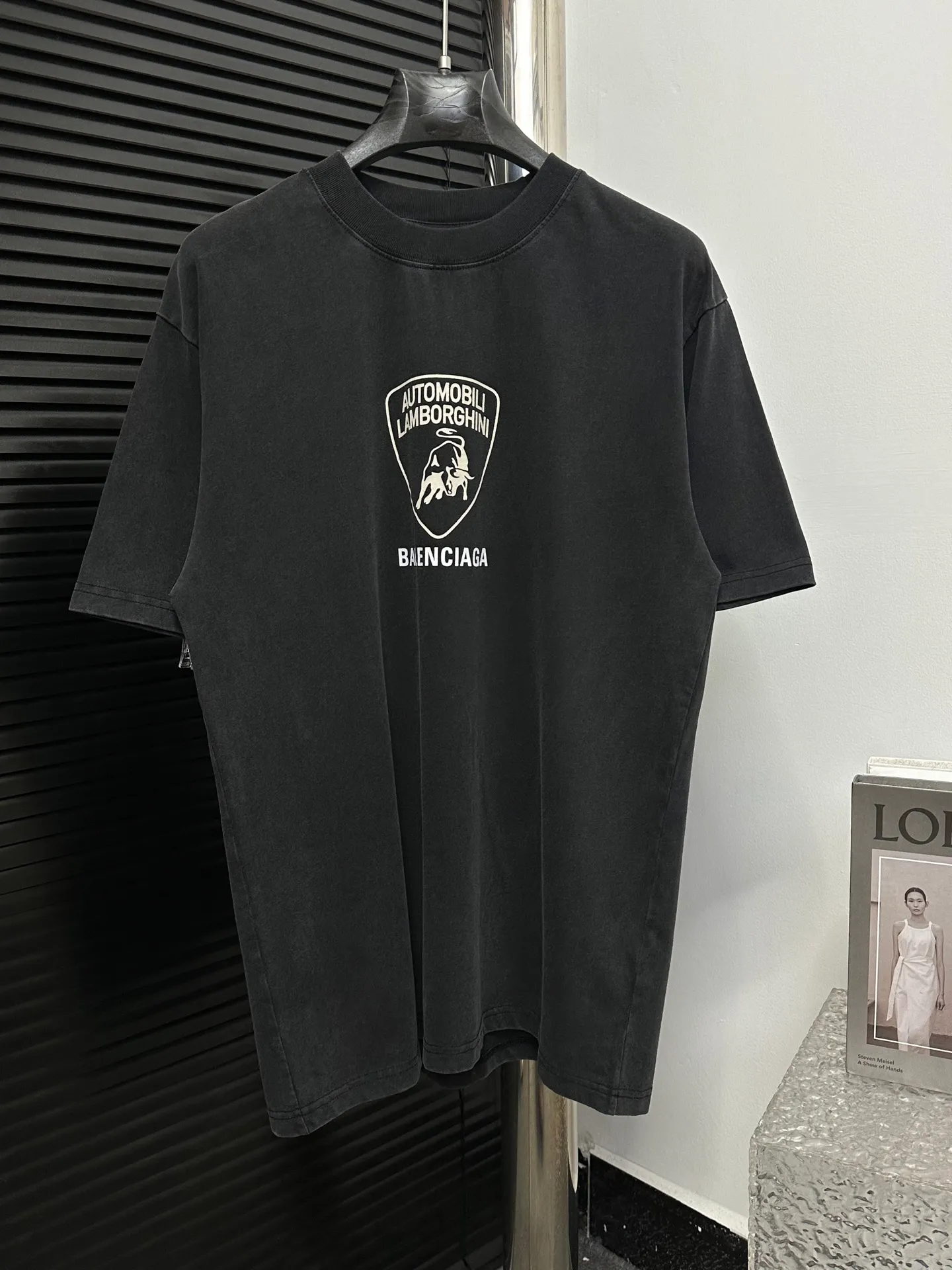 【Balenciaga】 25ss New Arrival T Series “ ” ， ， • （Kim Kardashian） （Michelle Yeoh） ， 。 ， 1 、 、 ， 。 Series ， （ 2025 Temerario） ， 。 Size：xs-L